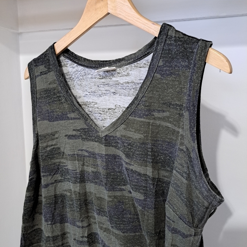 DC jeans | Camo green v neck sleevless tank top with side tie ups - Picture 2 of 8